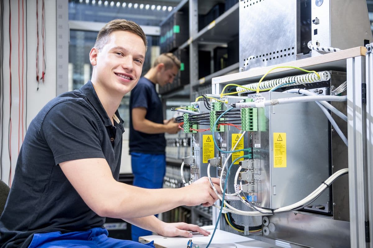 UVV Prüfung: Sicherheit und gesetzliche Anforderungen für Unternehmen