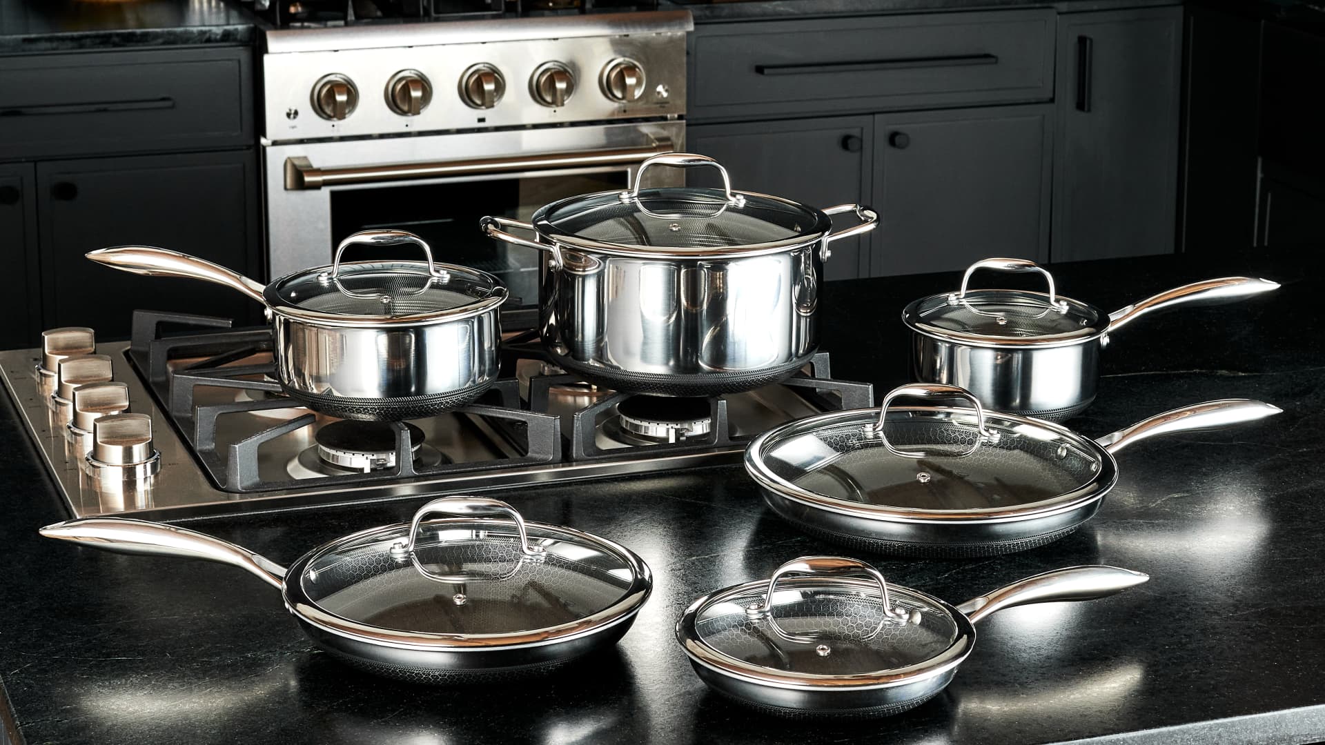 Geschenke für Frauen, die auf Qualität und Stil achten: GreenKitchen Töpfe und Pfannen als generationsübergreifende Küchenhelfer