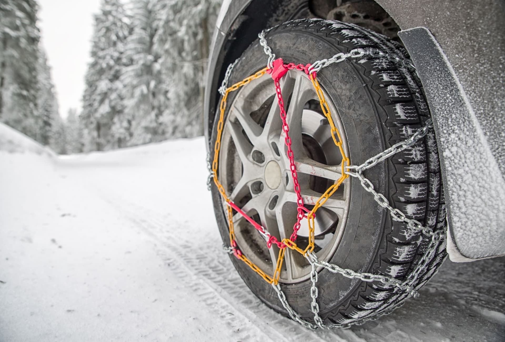 Die ideale Kombination: Schneeketten für SUV mit Selbstspannung und einfachem Anlegen