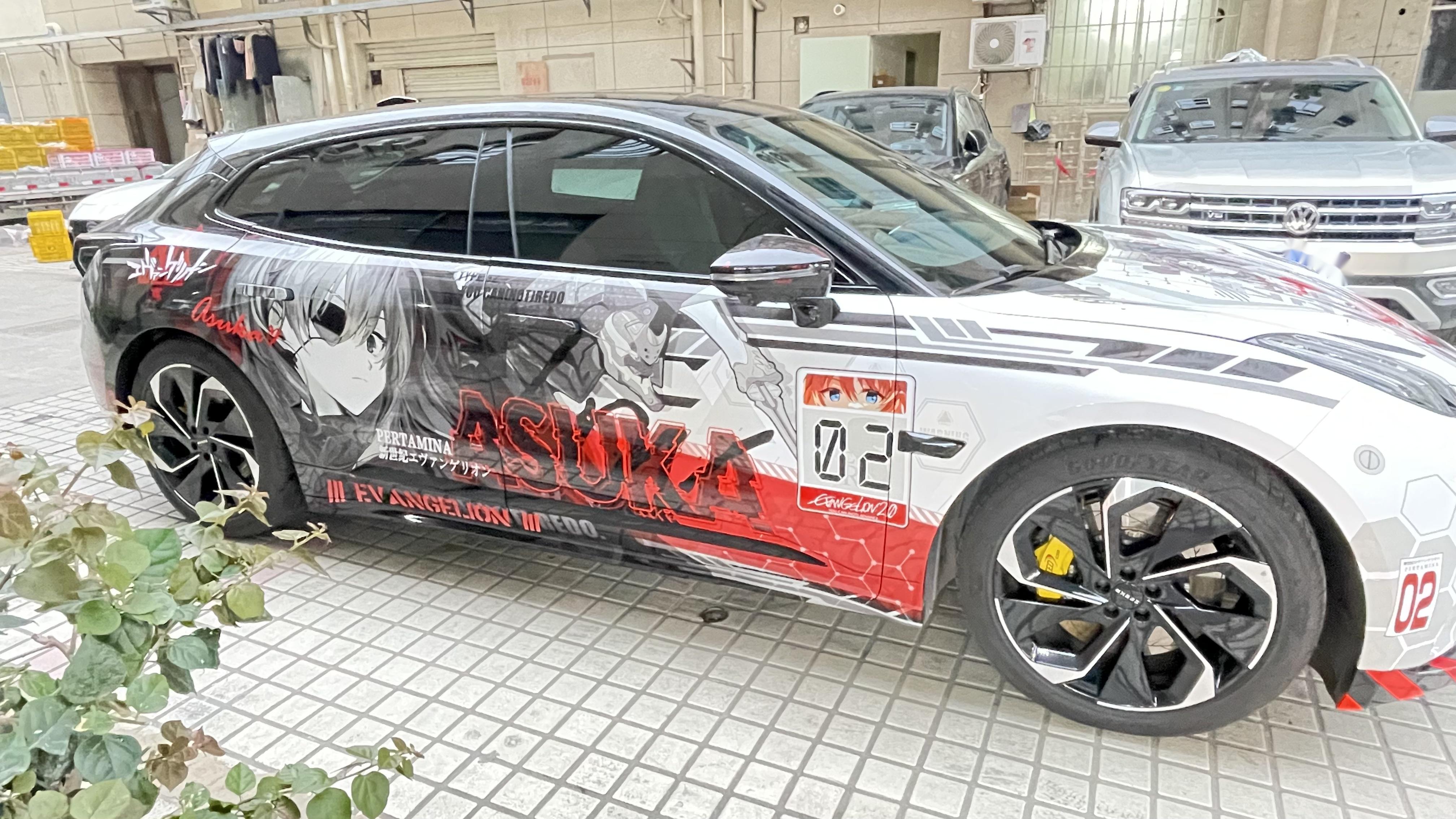 Dodge Challenger als Anime-Kunstwerk: So wird Ihr Fahrzeug zum Blickfang!