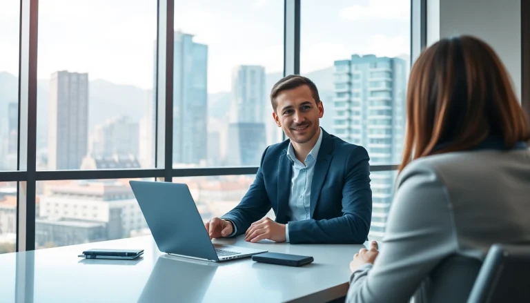 Professioneller Headhunter Schweiz, der mit einem Kandidaten in einem modernen Büro spricht.